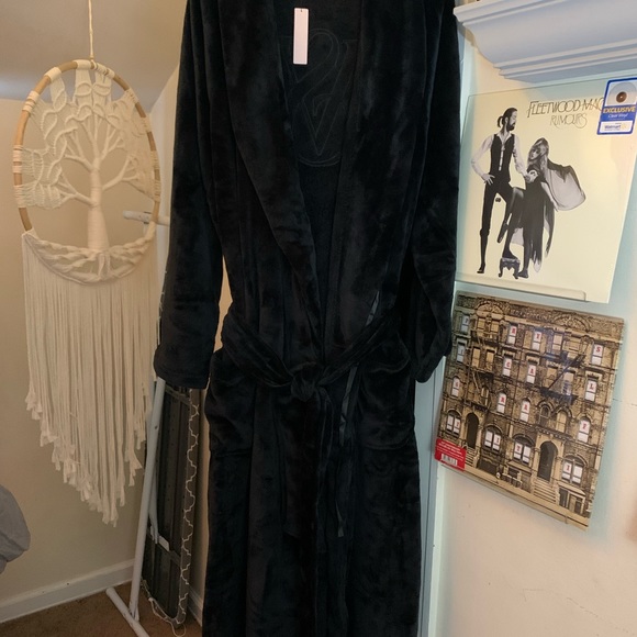 Victoria’s Secret Long Plush Robe & Tease Eau de Parfum Set - Picture 7 of 15